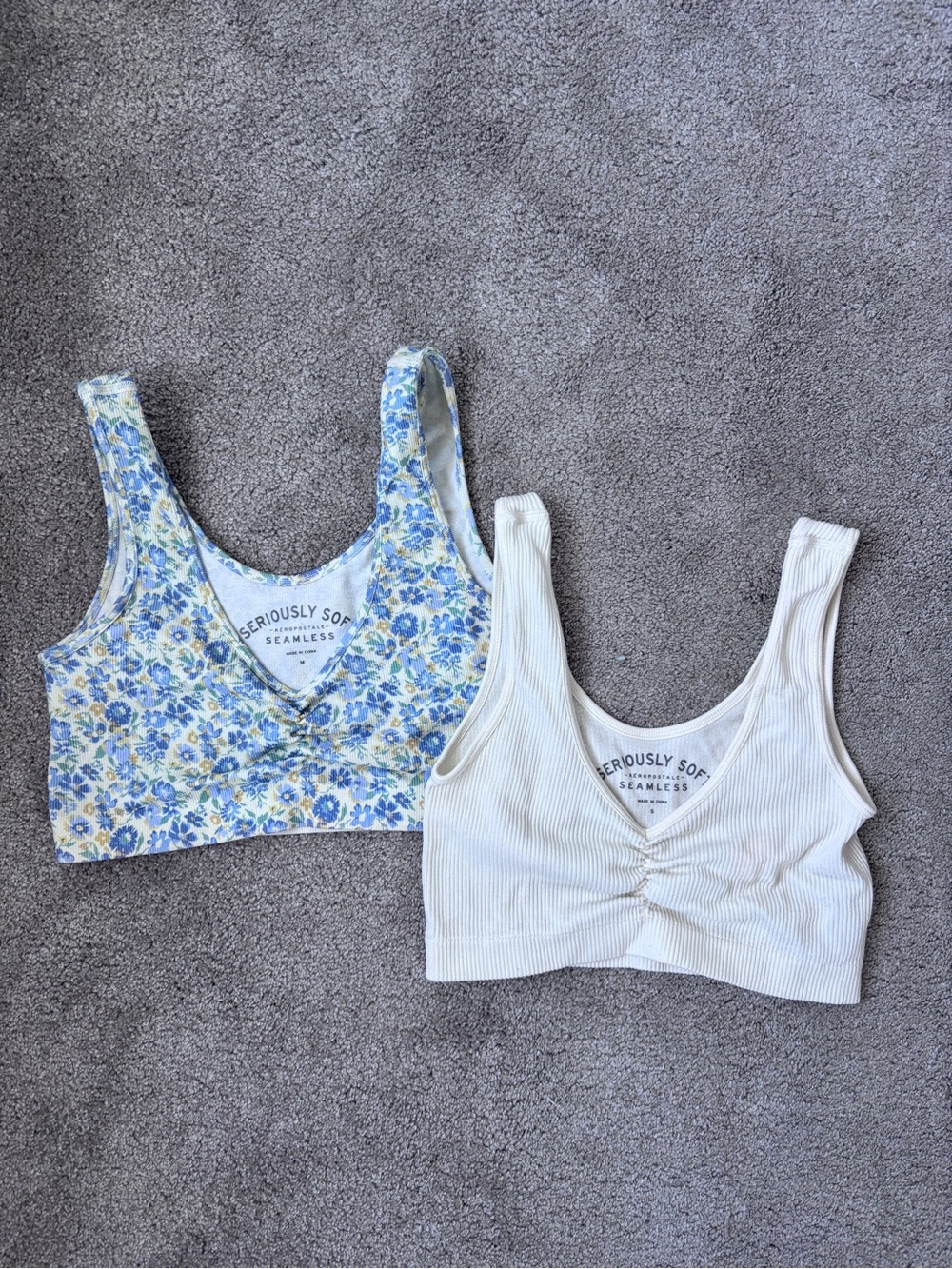 Aeropostale Blue Floral & Cream Seamless V‑Neck Crop Camisoles